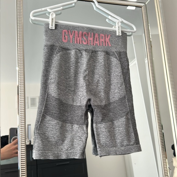 Gymshark perfect condition compression bum hugging biker workout shorts - Picture 2 of 2